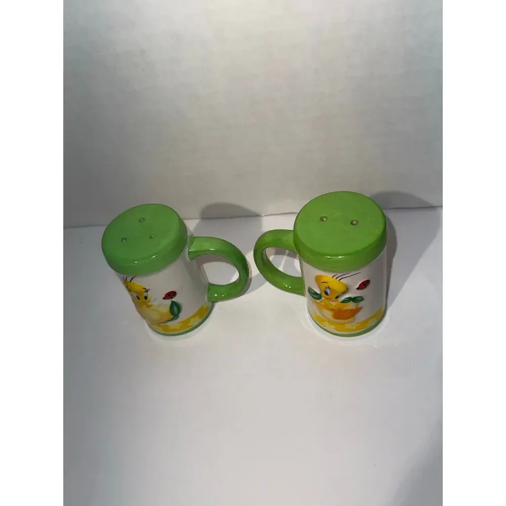 Vintage Tweety Bird salt and pepper shakers collectible Warner Brothers